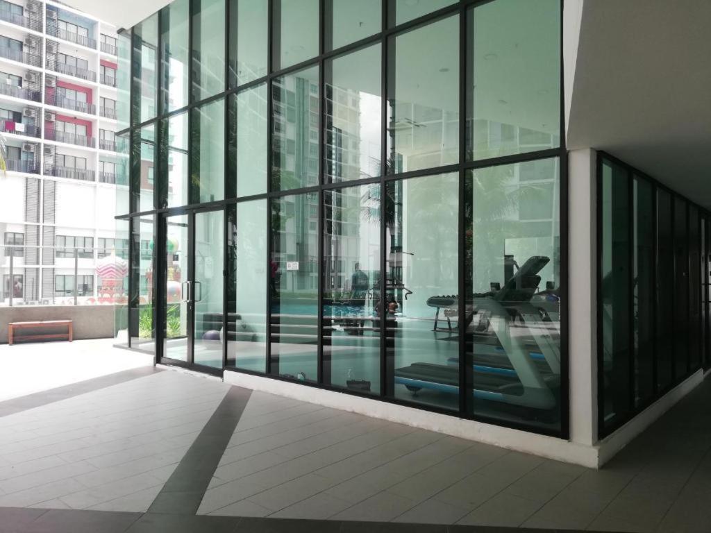 Premier Deluxe 2r1b # I-city Free Wifi + Parking Apartment Shah Alam