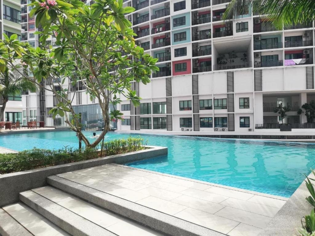 Premier Deluxe 2r1b # I-city Free Wifi + Parking