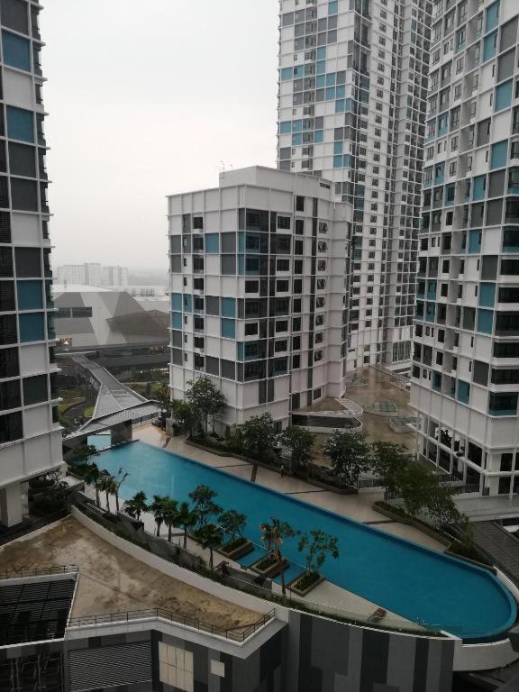 Apartment Premier Deluxe 2r1b # I-city Free Wifi + Parking Shah Alam
