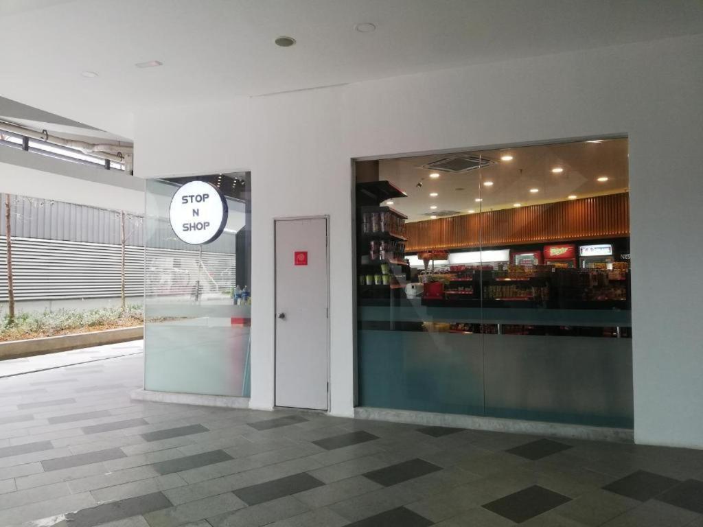 Premier Deluxe 2r1b # I-city Free Wifi + Parking Apartment